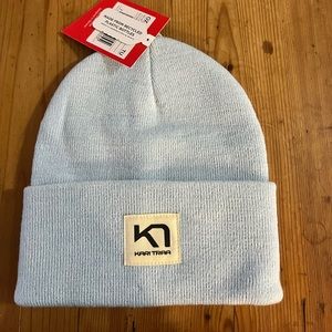 Beanie- kari Traa with tags